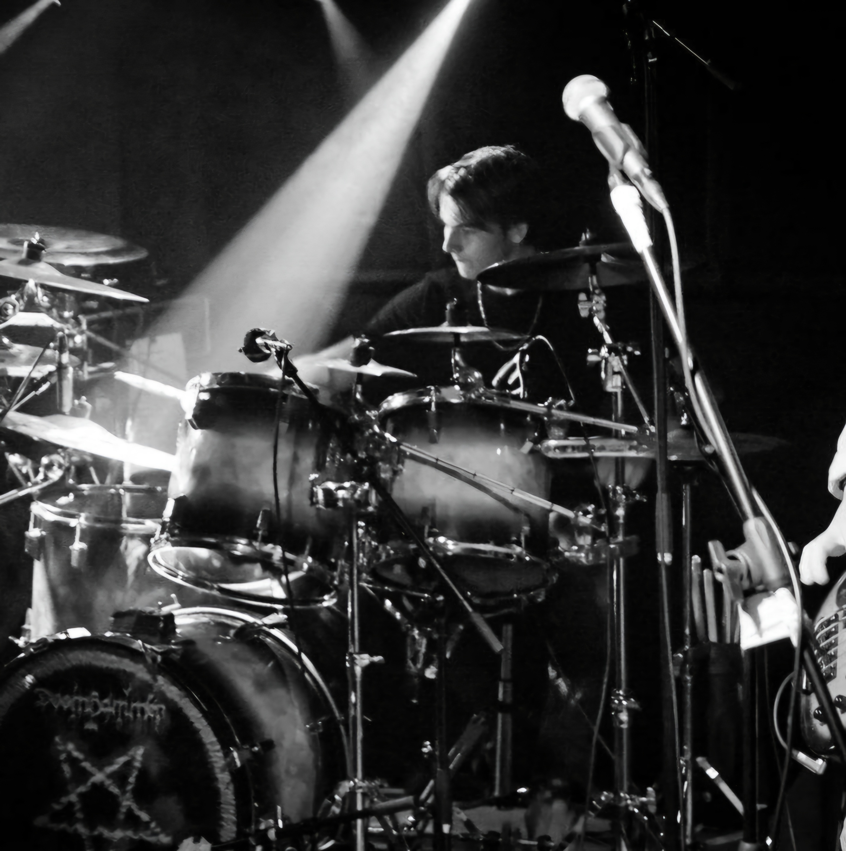 Seijno playing on a show